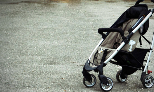 Легковушка насмерть сбила женщину с ребенком в детской коляске
