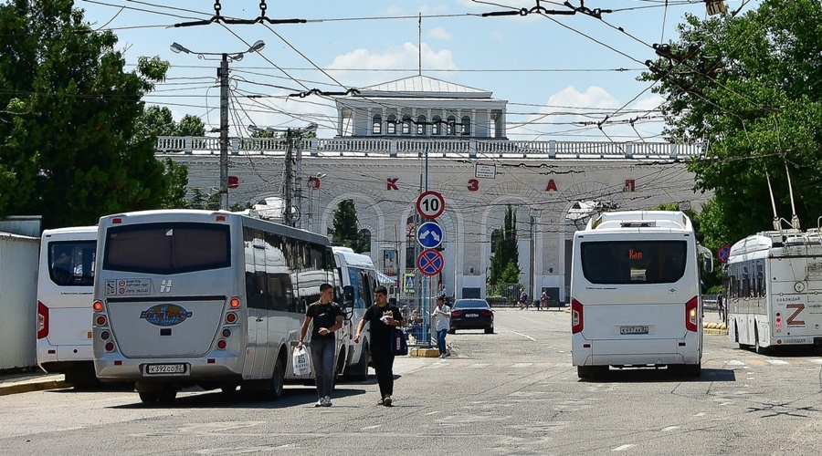 Движение автобусов по маршруту Геническ – Симферополь возобновлено