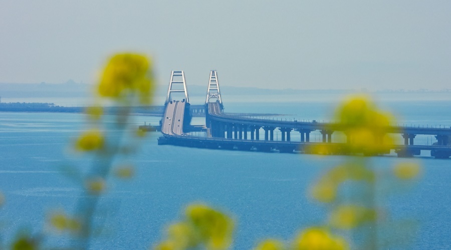 Крымский мост простоял без движения более двух часов