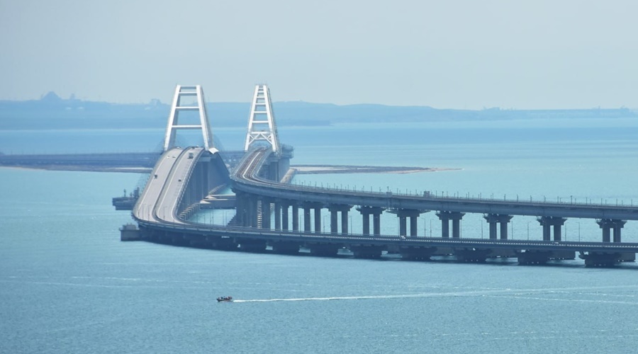 Крымский мост утром перекрывался на 4 часа в два захода