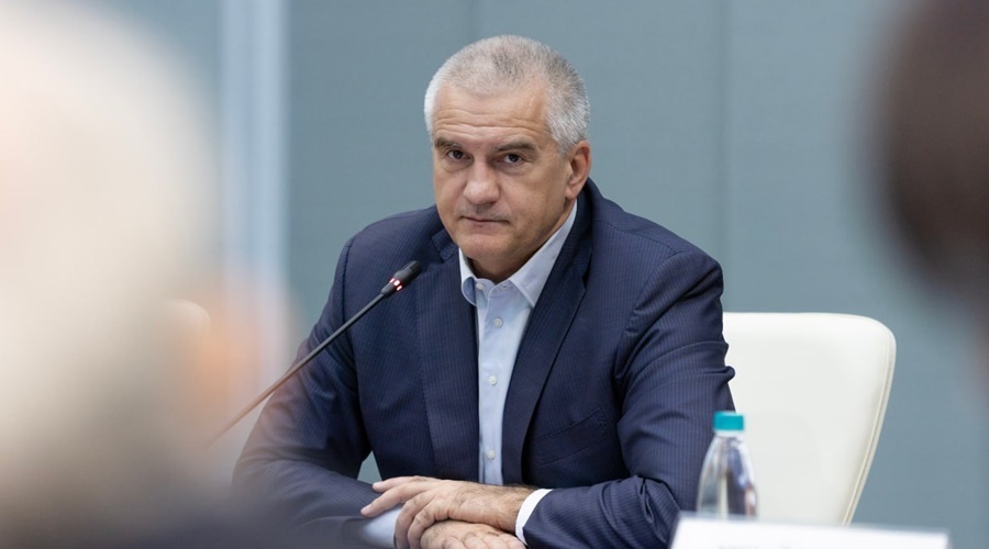 Власти запретили использовать в Крыму труд мигрантов во всех сферах, кроме туризма и стройки Власти запретили использовать в Крыму труд мигрантов во всех сферах, кроме туризма и стройки