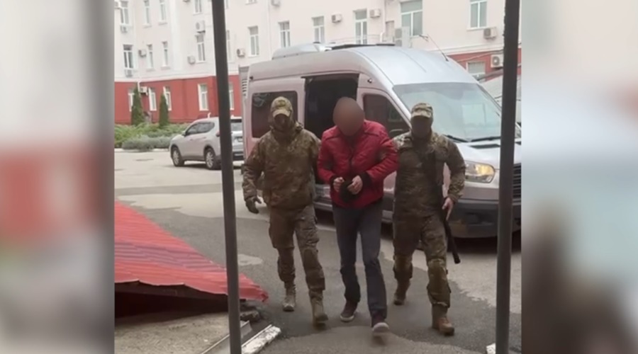Суд приговорил ялтинца к 2 годам заключения за экстремистские призывы Суд приговорил ялтинца к 2 годам заключения за экстремистские призывы
