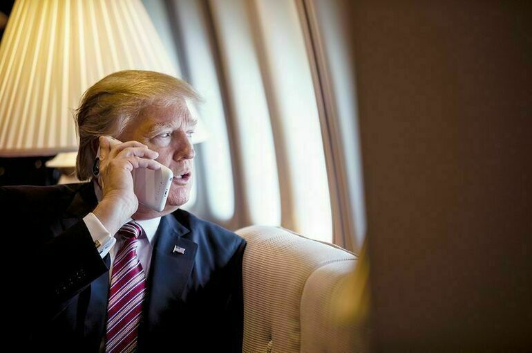 Трамп отговаривал Путина от ответа на удары по российским аэродромам Трамп отговаривал Путина от ответа на удары по российским аэродромам