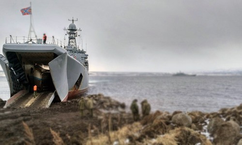 Военные предложили рассосать пробку у Крымского моста десантными кораблями
