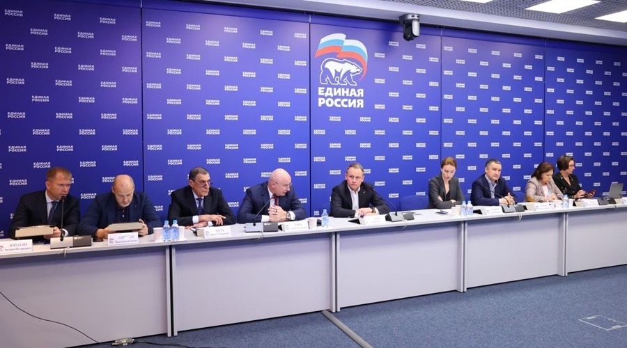 «Единая Россия» организует более 600 мероприятий к 30-летию Конституции «Единая Россия» организует более 600 мероприятий к 30-летию Конституции
