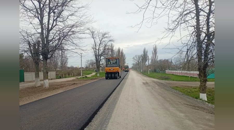Трассу Азовское - Любимовка полностью обновят до конца текущего сезона Трассу Азовское - Любимовка полностью обновят до конца текущего сезона