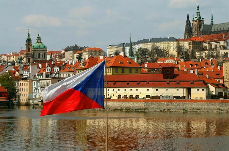 Экс-премьер Чехии обвинил действующего главу кабмина в предательстве