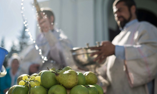 В церкви Крыма просят не приносить турецкие яблоки