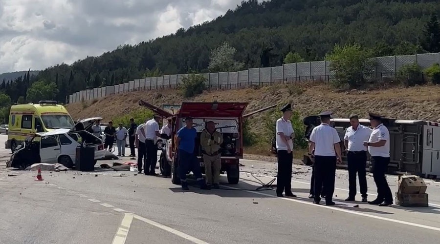 Пять девушек погибли в ДТП под Севастополем Пять девушек погибли в ДТП под Севастополем