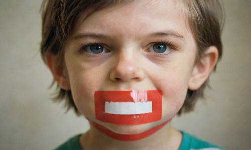 Воспитателей д/с предупредили - больше заклеивать рты малышам нельзя