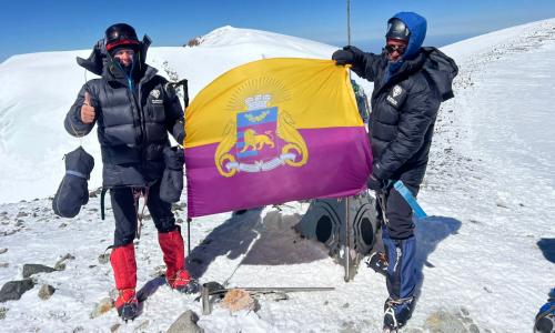 Разгорячившись, ялтинцы поднялись на Эльбрус