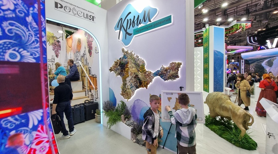 РНКБ представил экологическую программу «Спасаем дельфинов вместе» на выставке «Россия» на ВДНХ