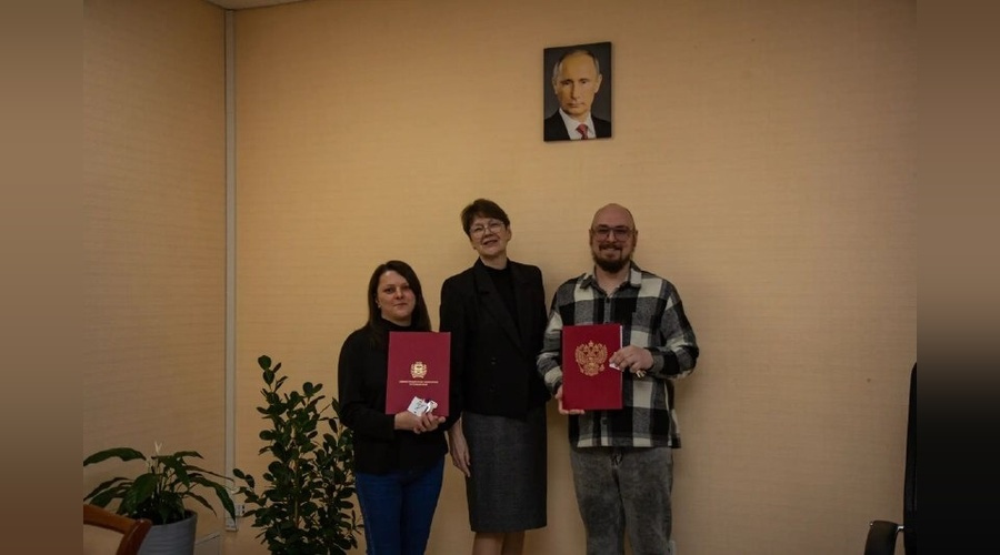 В Симферополе детям-сиротам передали ключи от новых квартир В Симферополе детям-сиротам передали ключи от новых квартир