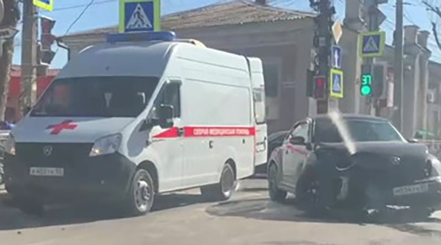 Велосипедист получил тяжелые травмы после ДТП с легковушкой в Симферополе Велосипедист получил тяжелые травмы после ДТП с легковушкой в Симферополе