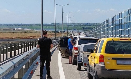 У Крымского моста снова двухчасовой затор