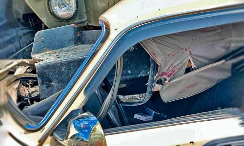 «Урал» так смял «Волгу», что его бампер был рядом с головой водителя «Урал» так смял «Волгу», что его бампер был рядом с головой водителя