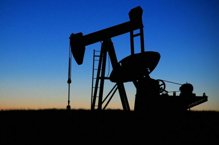 МЭА: Стоимость нефти марки Urals в августе превысила «ценовой потолок» на $10