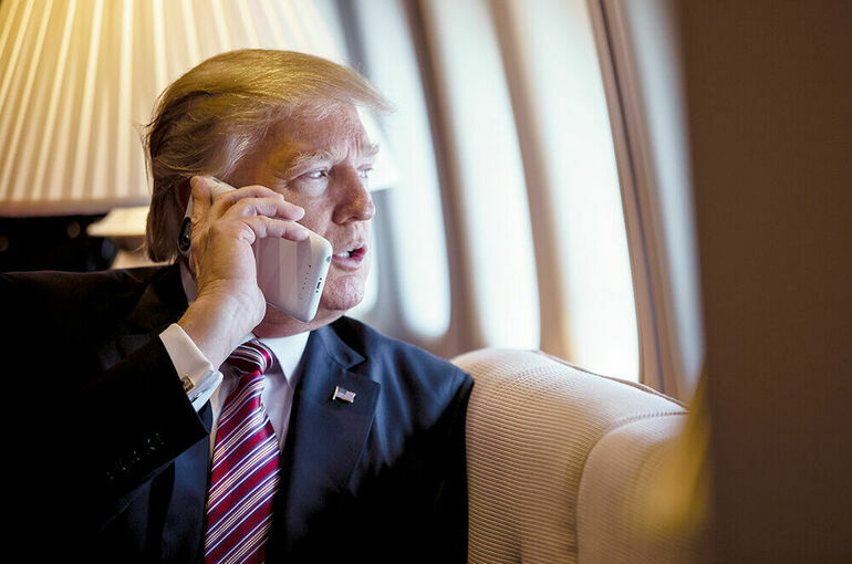 Трамп возобновил поставки оружия Украине после звонка из Польши Трамп возобновил поставки оружия Украине после звонка из Польши