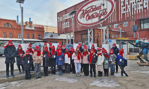 Дети крымских железнодорожников съездили на конфетную фабрику