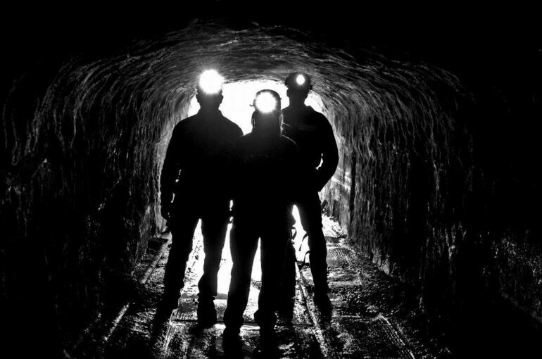В Казахстане число погибших горняков при аварии на шахте выросло до 42