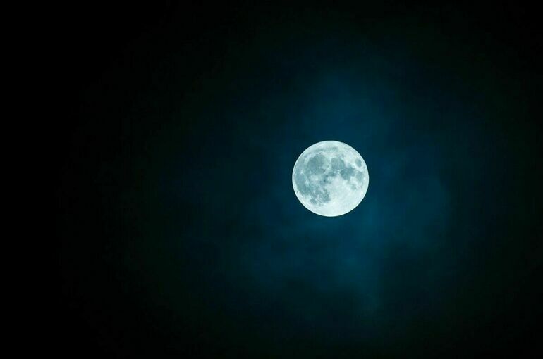Индийский луноход начал исследовать поверхность Луны