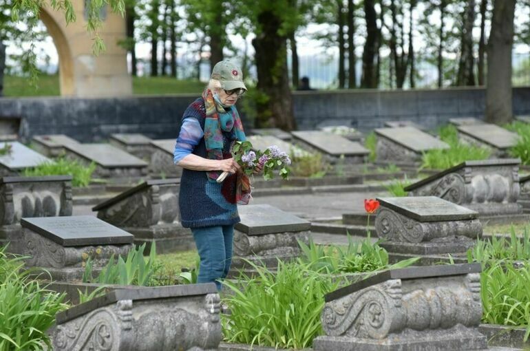 Мэр Львова предложил обменять останки советских воинов на украинских военных Мэр Львова предложил обменять останки советских воинов на украинских военных