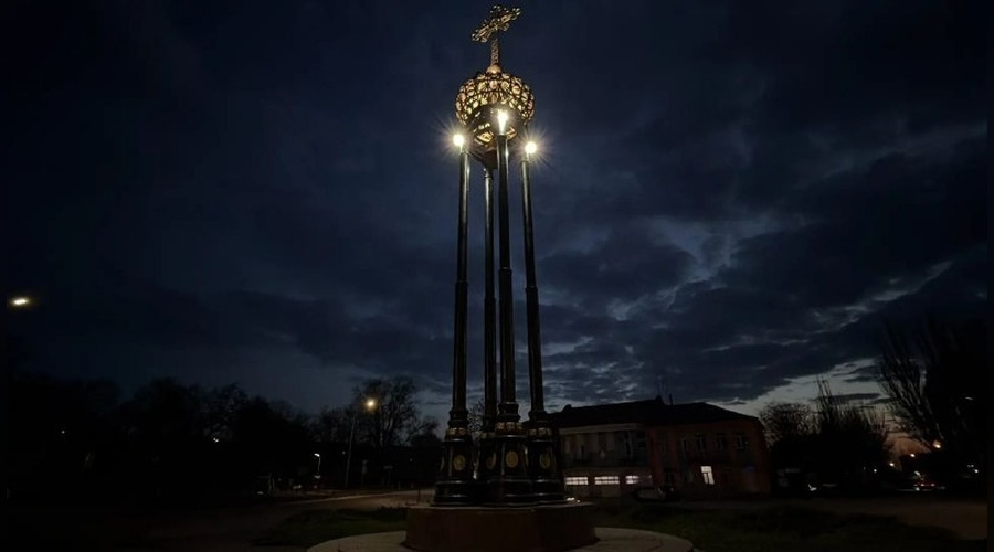 Часовня-звонница на перекрестке четырех улиц Керчи получила новую иллюминацию Часовня-звонница на перекрестке четырех улиц Керчи получила новую иллюминацию