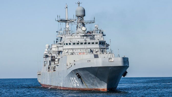 Высадка десанта и «нападение» с неба: корабль ЧФ провел стрельбы в Черном море