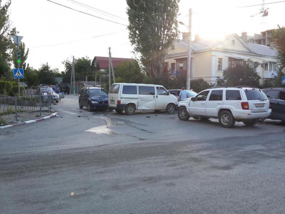 Феодосийские власти установят светофор на аварийно-опасном перекрестке