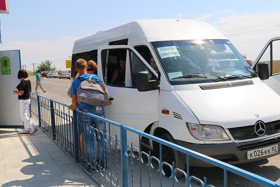 Пассажиропоток от погранпункта «Армянск» вырос втрое после введения дополнительных рейсов