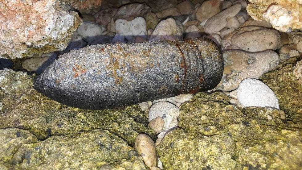 Специалисты ОМОН «Беркут» обезвредили боеприпасы времен войны, обнаруженные на пляжах Севастополя