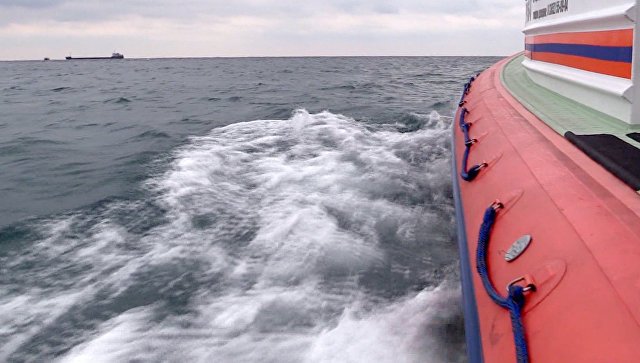 У берегов Крыма почти сутки ищут пропавшего серфингиста