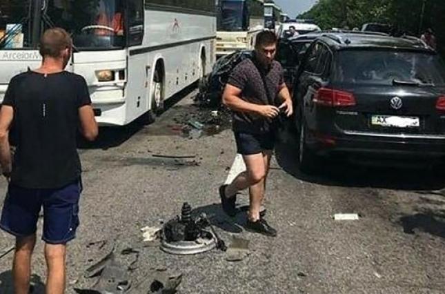 Кортеж Зеленского врезался в автобусы с детьми - СМИ