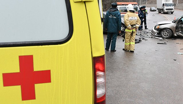 Три человека пострадали в ДТП с грузовиком и легковушкой в Керчи