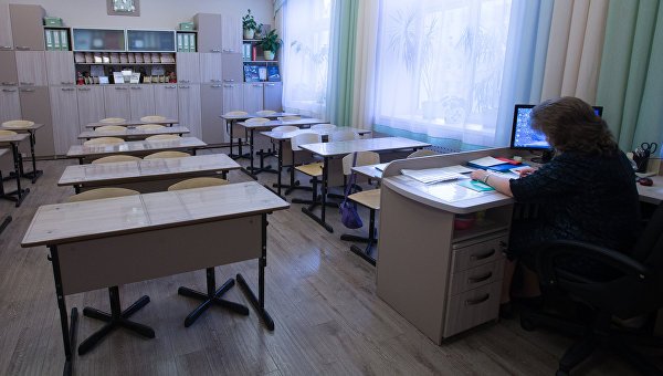 Крымским учителям пообещали зарплату в 35 тысяч рублей