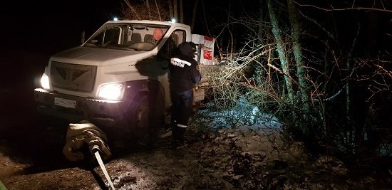 Крымские спасатели дважды за сутки эвакуировали застрявших в снегу автомобилистов