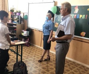 Сотрудники ОНД по г. Феодосии провели Всероссийский открытый урок «ОБЖ» для феодосийских школьников