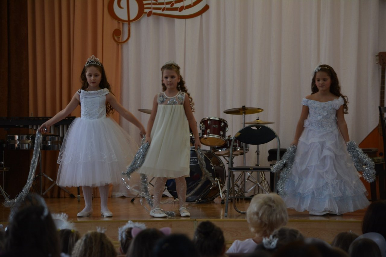 Фото новогоднего концерта в музыкальной школе №1 Феодосии #6374