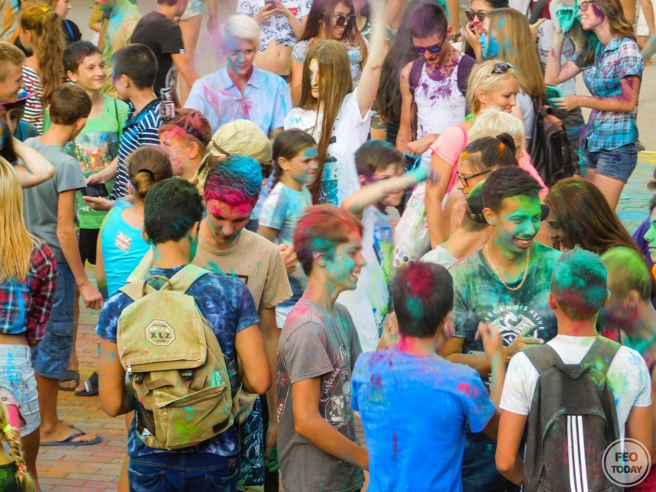 Фото фестиваля красок Холи на 200-летие Айвазовского #1667