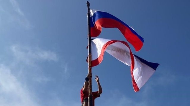 На вершине Ай-Петри установлен флаг Республики Крым