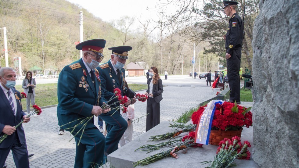 Сегодня на Ангарском перевале и у «Партизанской шапки» почтили память партизан, погибших в годы Великой Отечественной войны