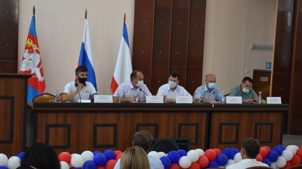 Представители МинЖКХ РК провели совещание в Черноморском районе