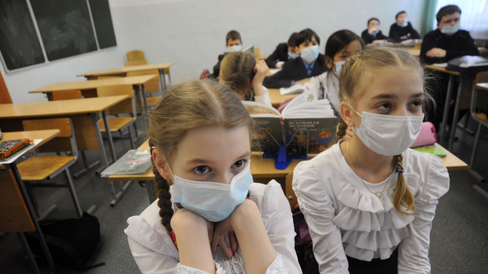 В школах Крыма на карантин из-за ОРВИ и гриппа закрыто 120 классов