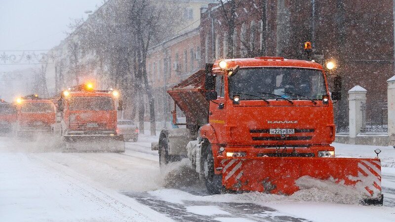 Минтранс РК: Работы по очистке автомобильных дорог в Крыму от снега проводятся в круглосуточном режиме