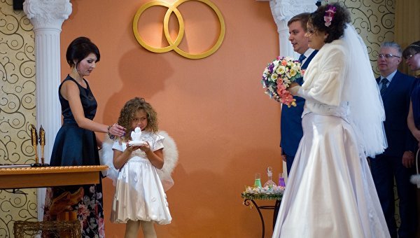 Сколько пар в Крыму свяжут себя узами брака в Татьянин день