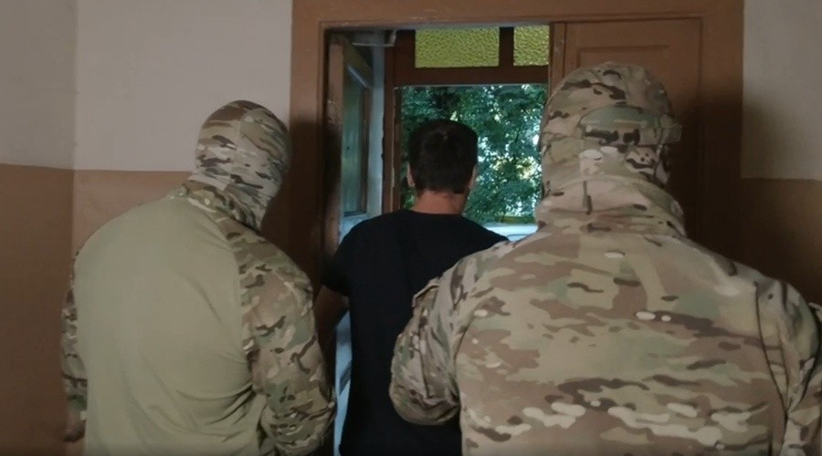 ФСБ задержала в Крыму ехавшего воевать за Украину жителя Петербурга
