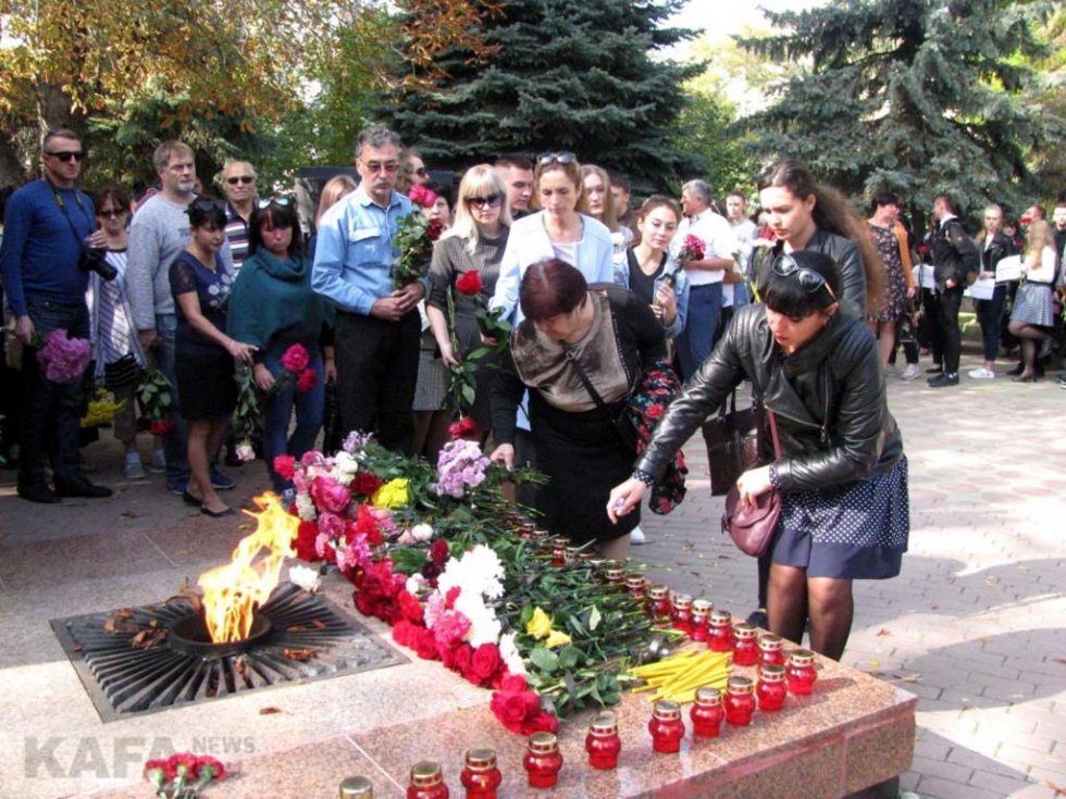 Феодосийцы почтили память жертв трагедии в керчи #14353