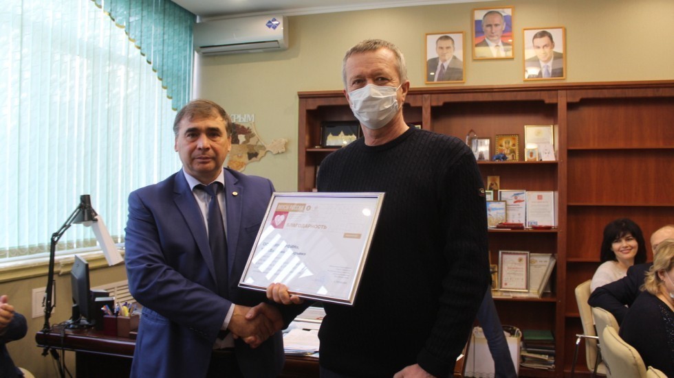 Андрей Рюмшин наградил представителей крымских брендов за активное участие в конкурсе «Вкусы России»