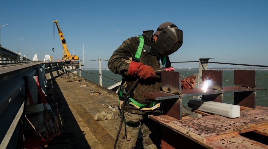 Все элементы основных металлоконструкций Крымского моста будут доставлены через 2 дня – Росавтодор