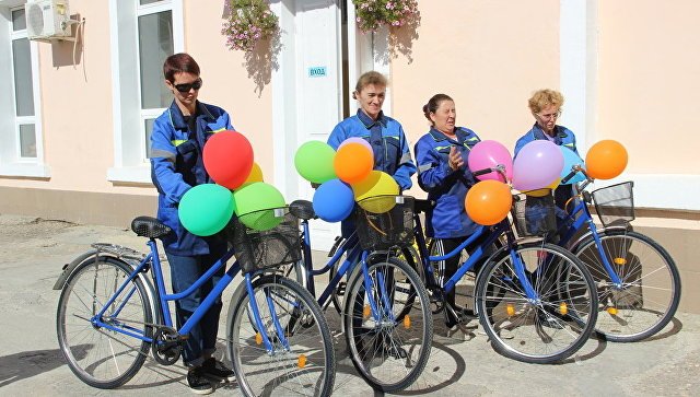 «Без тормозов»: почтальонов Феодосии пересадили на велосипеды